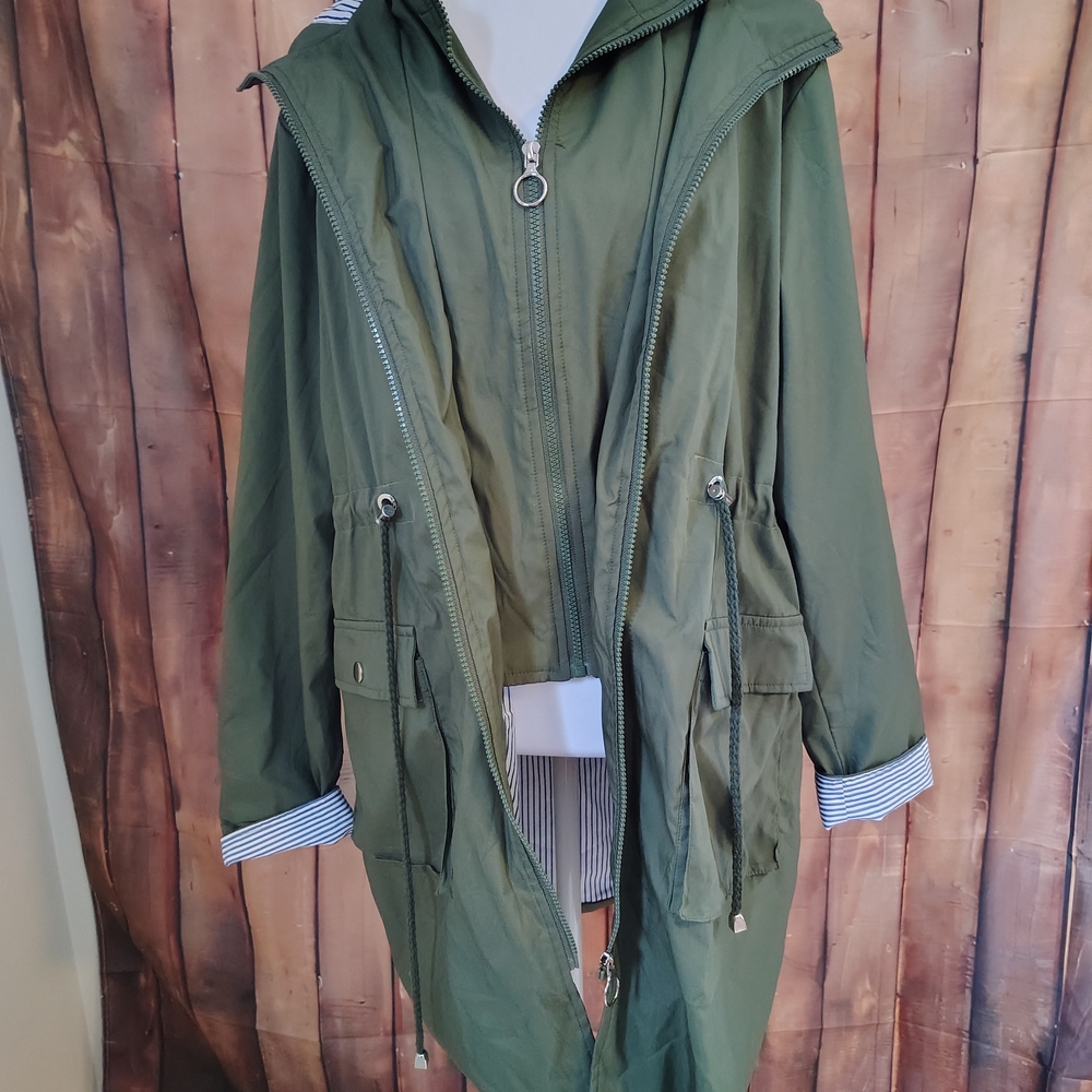 Forest Green Utility Jacket with Striped Details - Picture 2 of 11